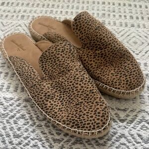 Woman’s 8.5 leopard print loafers